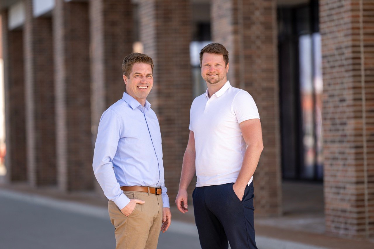 Nils Karow und Tim Eisenreich packen mit an!